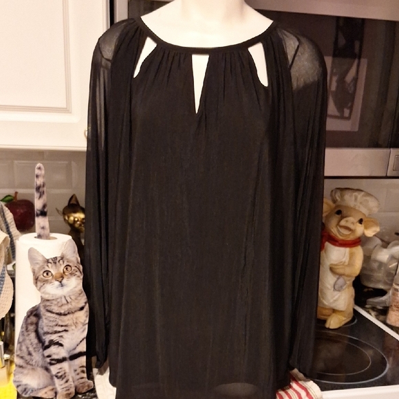 e Jennifer Lopez  Black Cut Out Blouse Stretch Plus Size 1X - Picture 1 of 6